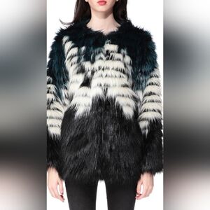 Chic Black,Blue and White Faux Fur Teddy Jacket. EUC, Like New. Size US 10.
